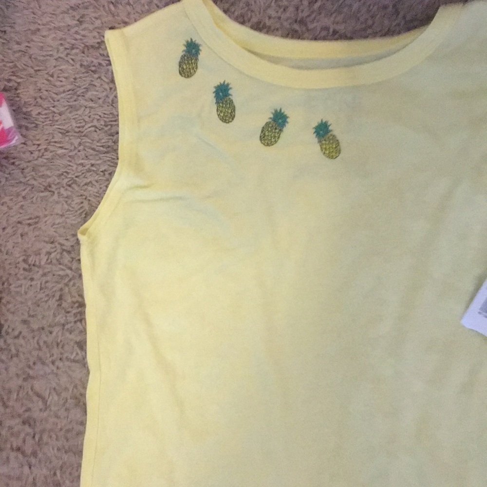 Cute pineapple tank - Picture 2 of 5